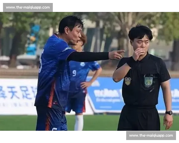 铁西夜燃冲超梦!杨旭陈星领唱,辽宁铁人 3-0 登顶中甲 铁西夜燃冲超梦!杨旭陈星领唱,辽宁铁人 3-0 登顶中甲