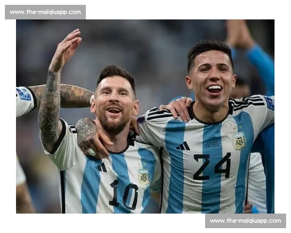 攻防一体！恩佐关键传球定胜局 拼抢积极但效率待打磨